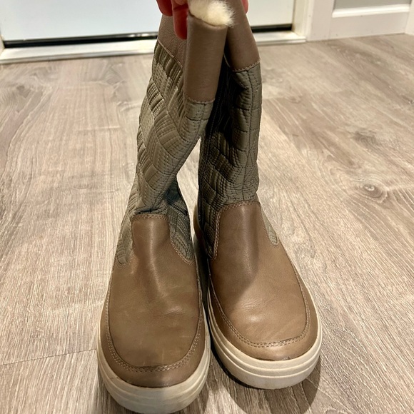 Women's Merrell Leather and Quilted Fabric Winter Boots - Picture 3 of 4